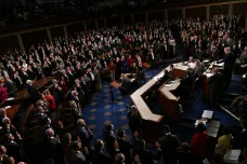 Sněmovnou reprezentantů prošlo navýšení dluhového stropu. Republikáni požadují úspory