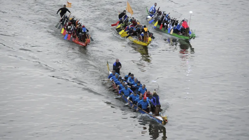 Závody dračích lodí