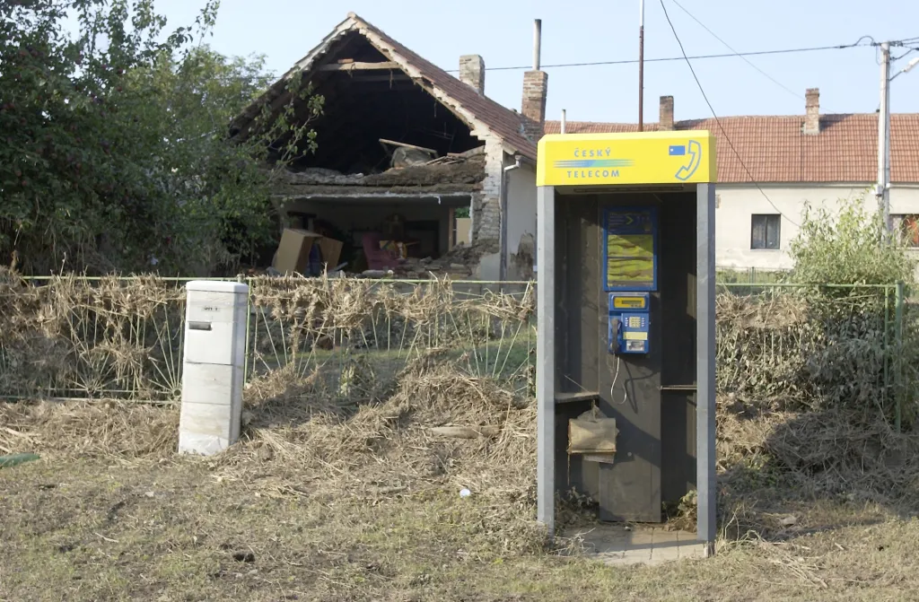 V posledních dvou letech došlo k razantnímu snížení využívání telefonování z automatů. Český telekomunikační úřad umožnil provozovateli této služby jeji ukončení