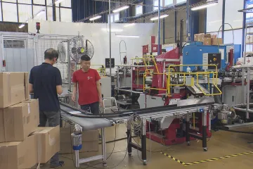 Firmy se u bank nezadlužují tolik co dříve. Některé investují ze svého, další jsou pak opatrné kvůli světovému vývoji