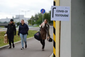Češi budou smět do Chorvatska rok od ukončeného očkování. V pátek přibylo 824 případů covidu