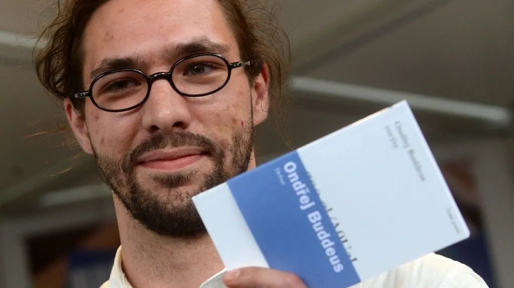 Ondřej Buddeus se sbírkou Rorýsy