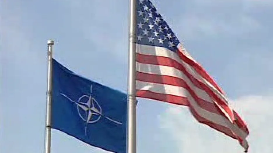 Vlajka NATO a USA