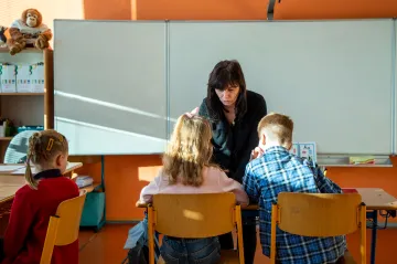 V Česku se po revoluci prohloubila feminizace školství. Muži chybí víc než na Západě