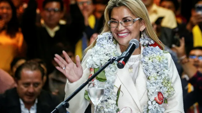 Jeanine Áňezová během ceremonie, na které oznámila svou kandidaturu na prezidentku