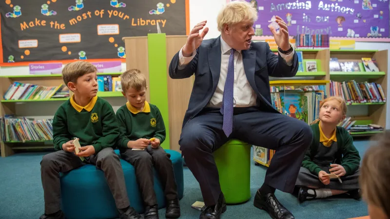 Boris Johnson stále věří, že se brexit uskuteční na konci října