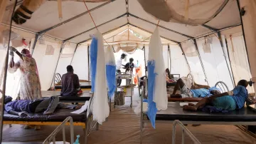 Provizorní klinika v Severním Dárfúru v Súdánu