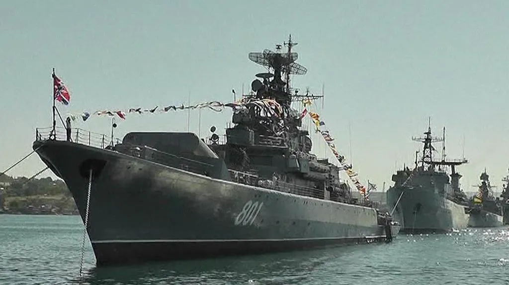 Přehlídka ruských a ukrajinských flotil