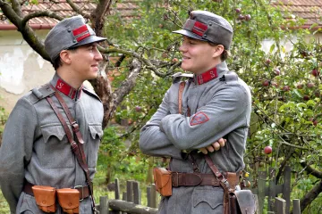 Četníci se vracejí. Po úspěšných humoreskách tentokrát v trampotách