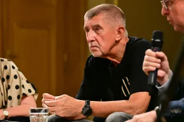 Babiše na mítinku udeřil občan holí