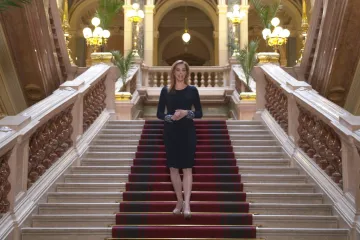 ČT večer odvysílá z Národního muzea debatu lídrů. Moderuje Světlana Witowská