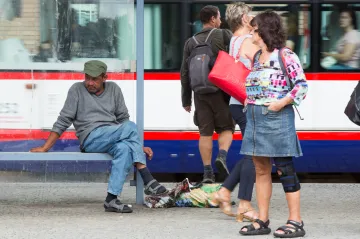 Bez střechy nad hlavou, přesto v práci. Olomoucká charita začala nabízet zaměstnání bezdomovcům