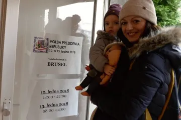 U českých občanů hlasujících v zahraničí jasně vyhrál Drahoš, druhý byl Fischer