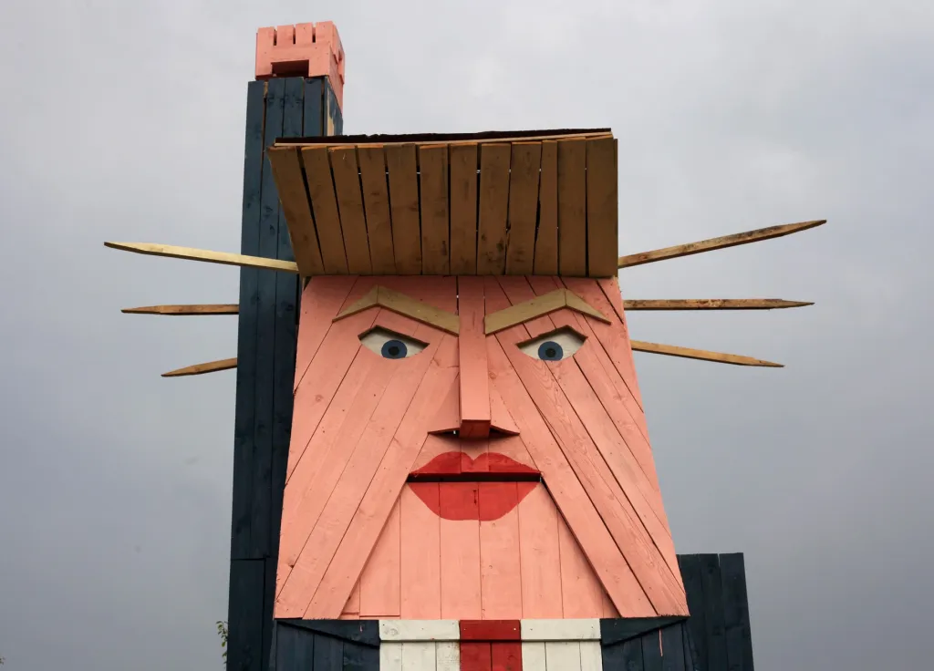 Týden obrazem: Nově vztyčená socha amerického prezidenta Donalda Trumpa ve Slovinsku