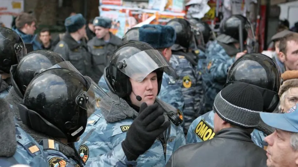 Policisté na Triumfálním náměstí