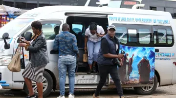 Mikrobus v hlavním městě Zimbabwe Harare, 31. března 2025
