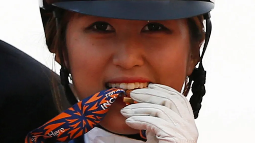 Čchung Ju-ra byla členkou úspěšného týmu drezury z Asijských her 2014
