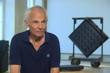 Nikdy není pozdě na praštěnou výstavu. Sochař Eugen Jindra debutuje v 85 letech