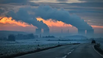 Východ slunce nad Jadernou elektrárnou Dukovany