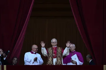 Zlo nepřeváží, zdůraznil v prvním proslovu nový papež Lev XIV.