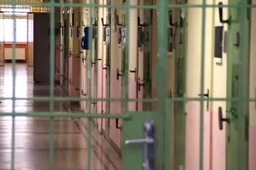 Razie ÚOOZ: Dva z obviněných poslal soud do vazby