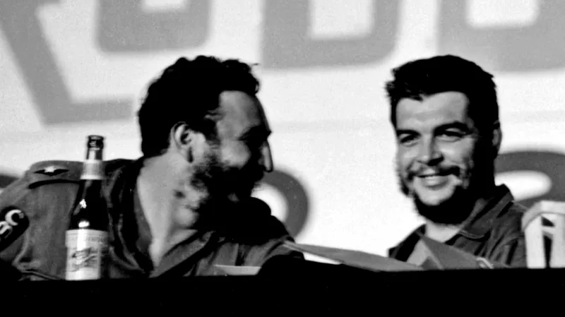 Kubánský diktátor s Ernestem "Che" Guevarou (nedatováno)