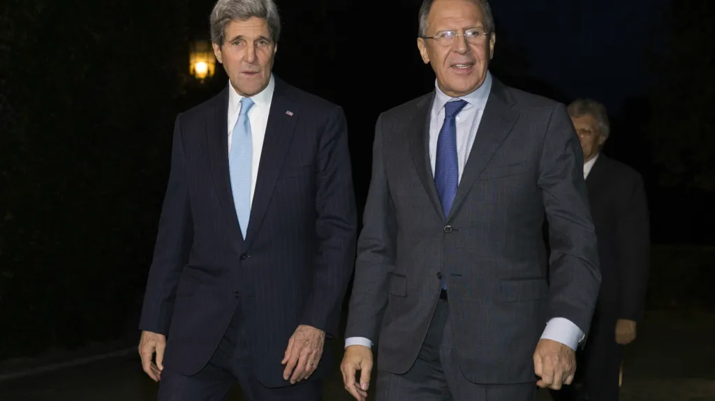 John Kerry a Sergej Lavrov během setkání v Římě