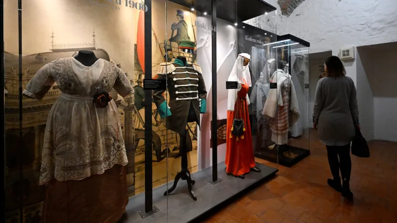 Z výstavy Od pravěku ke fraku