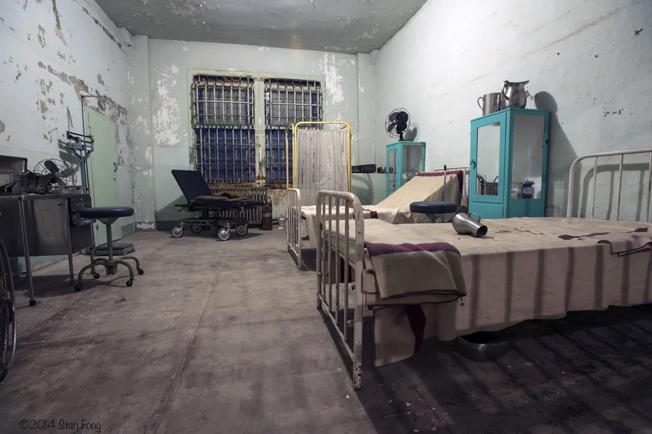 Pro vězně tu byla připravena vybavená nemocnice, nárok na zdravotní péči patřil mezi čtyři práva každého obyvatele věznice.