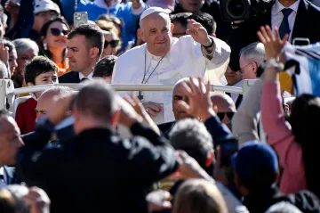 V synodě biskupů poprvé zasednou ženy s hlasovacím právem, rozhodl papež František