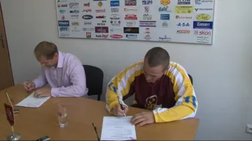 Viktor Ujčík podepsal roční smlouvu s Jihlavou