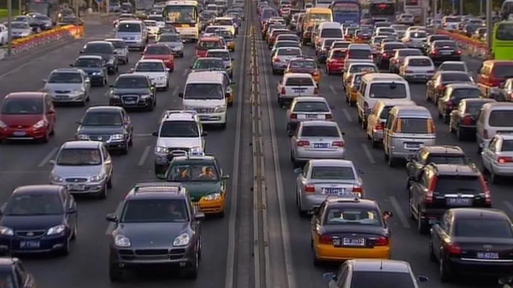 Nekonečné kolony aut v Pekingu