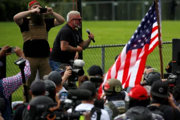 Soud poslal do vězení dva členy Proud Boys za útok na Kapitol, dostali sedmnáct a patnáct let