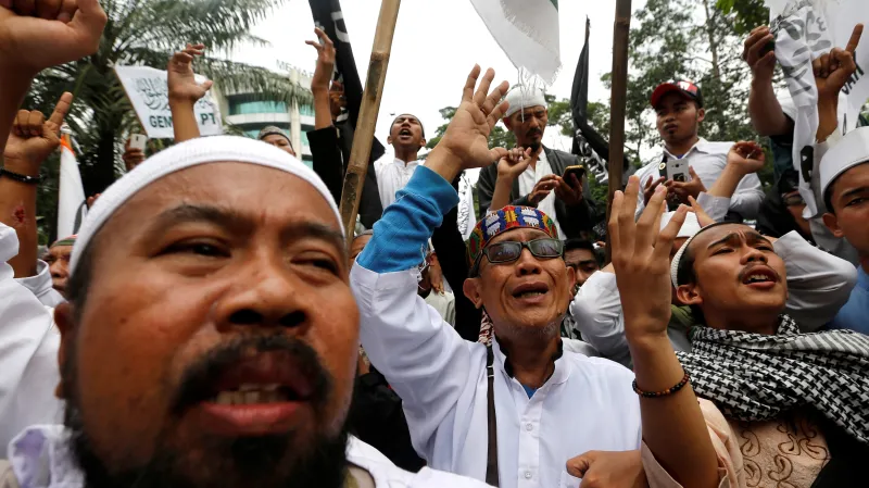 Muslimové v ulicích oslavují verdikt nad Purnamou