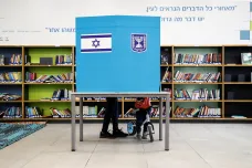 Izraelci popáté v krátké době volí parlament. Hrozí opakování politického patu