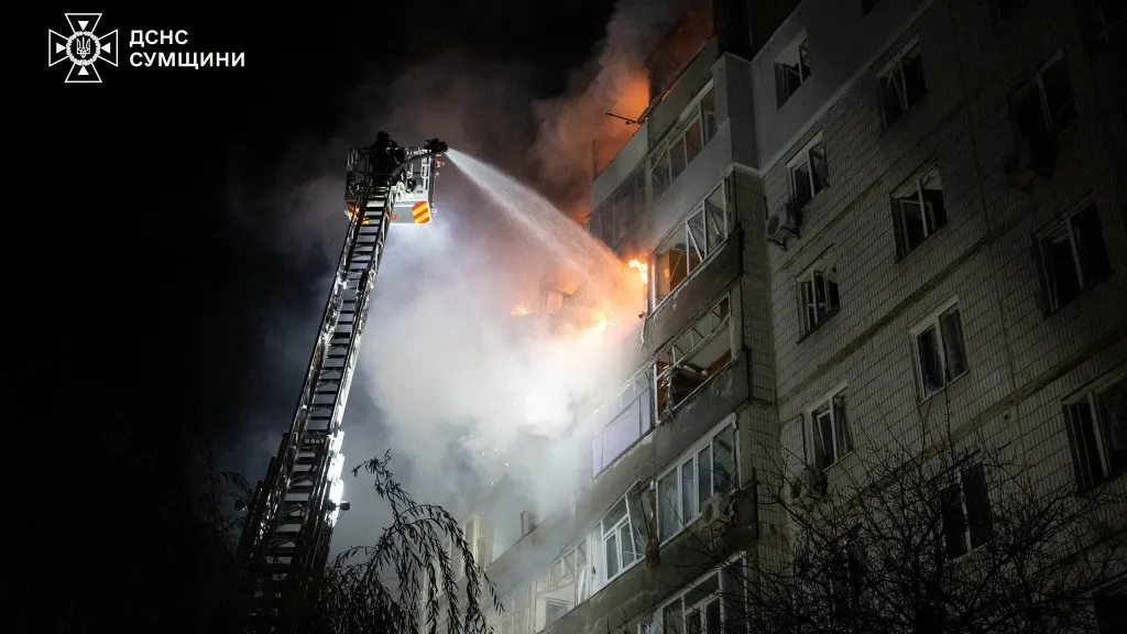 Následky ruského útoku na ukrajinské město Sumy