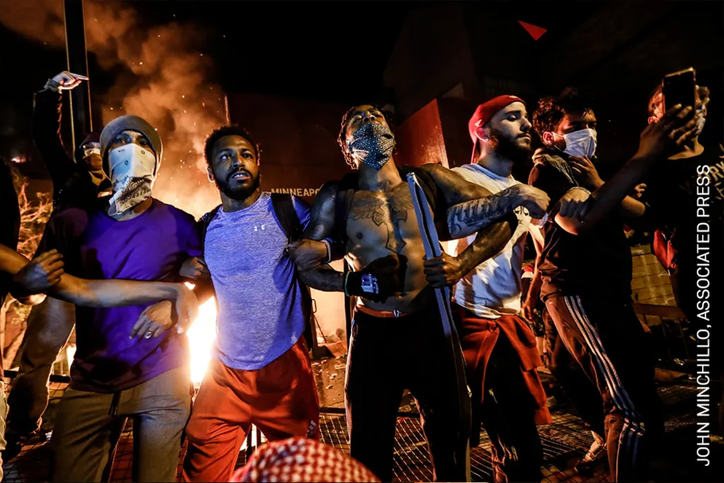 Nominace v sekci Aktuality: John Minchillo se sérií snímků Minneapolis Unrest: The George Floyd Aftermath (Nepokoje v Minneapolis: Následky smrti George Floyda). 25. května 2020 zemřel v Minneapolis krátce po zatčení Afroameričan George Floyd