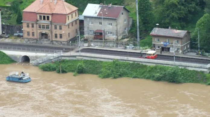 Povodeň u nádraží Dolní Žleb