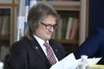 Děkan Ševčík podle Etické komise VŠE porušil kodex, píší Seznam Zprávy