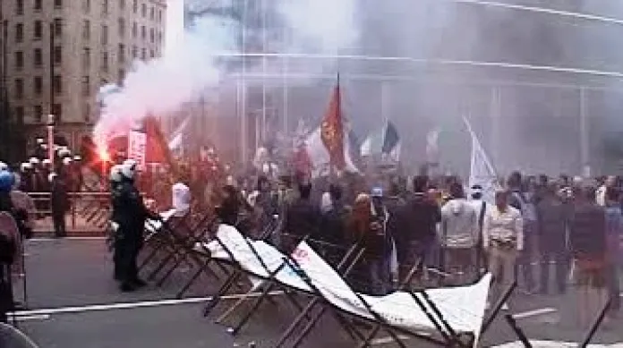 Demonstrující v Bruselu