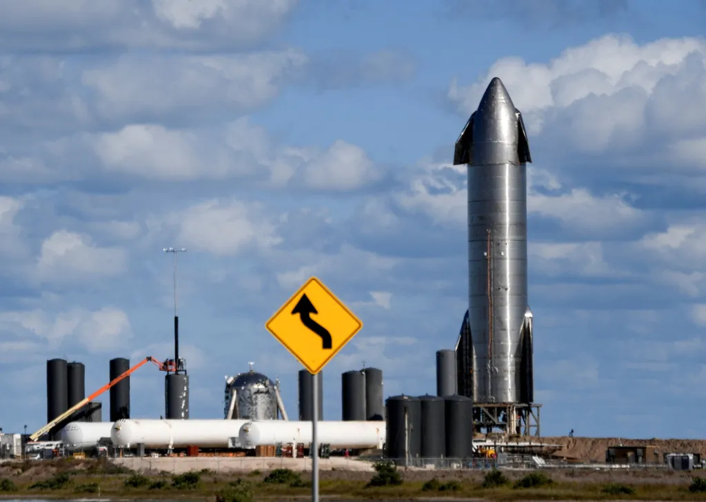 Společnost SpaceX měla rušný týden. Finišuje s přípravou startu prototypu rakety Starship SN8. Ta by měla během víkendu provést zkušební let do výšky 15 kilometrů