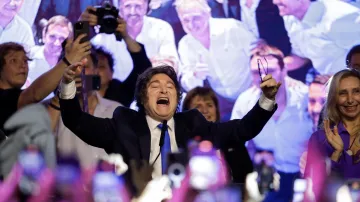 Argentinský prezident Javier Milei oslavuje volební vítězství své strany (26. října 2025)