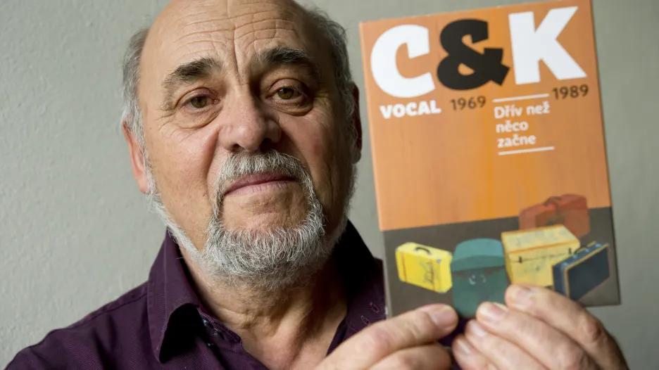 Jiří Cerha s knihou o C&K Vocalu (2015)