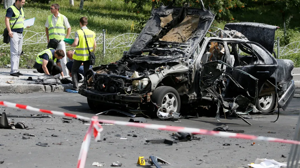 Při výbuchu nálože nastražené v autě zemřel velitel ukrajinské vojenské rozvědky