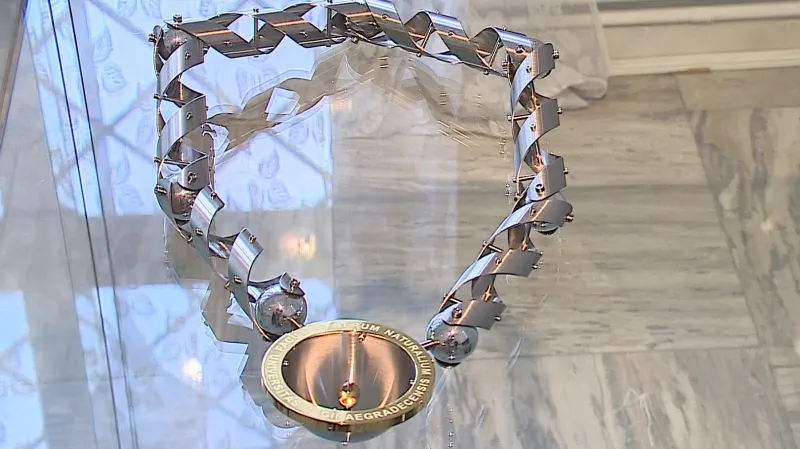 Moderní vysokoškolská insignie