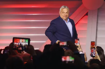 Orbán dál povede Fidesz. Strana se musí změnit, uznal