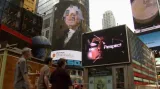 Výstava s názvem Umění všude na newyorském Times Square