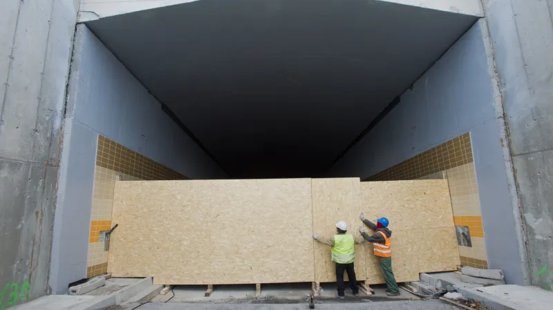 Zabednění vjezdu do tunelu z ulice Milady Horákové