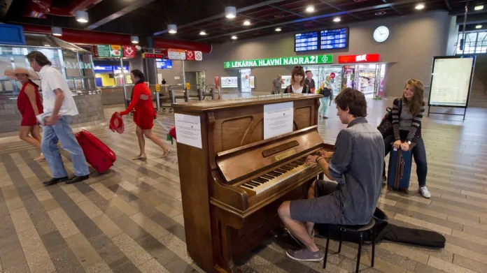 Piano na Hlavním nádraží v Praze