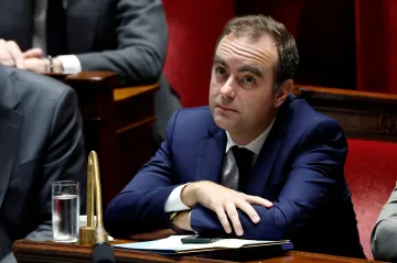 Francouzský premiér Lecornu ustál dvě hlasování o nedůvěře vládě